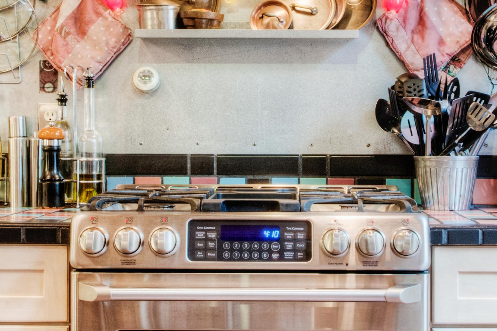 You Should Never Store This Kitchen Item Next to the Stove