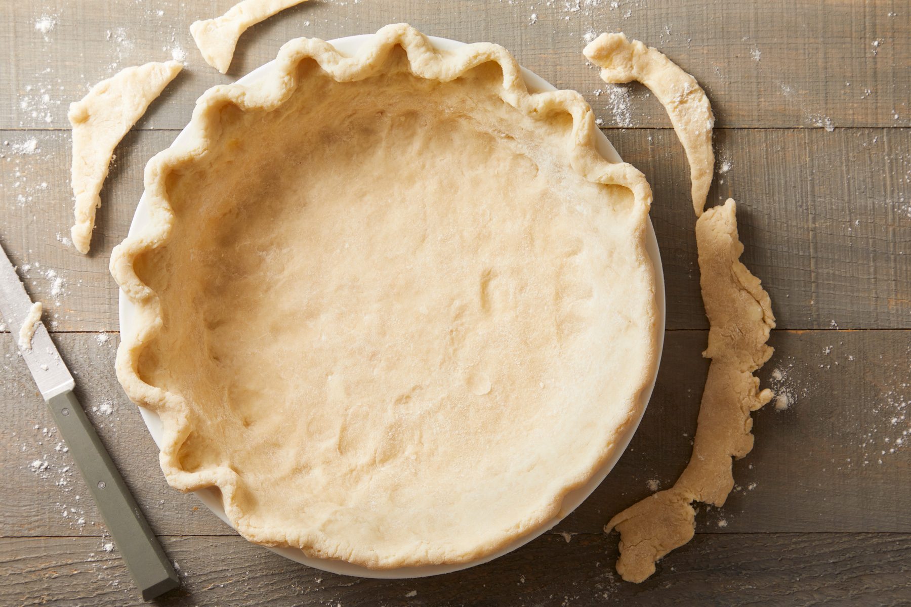 Line a 9-in. pie plate with pastry; trim and flute edges.