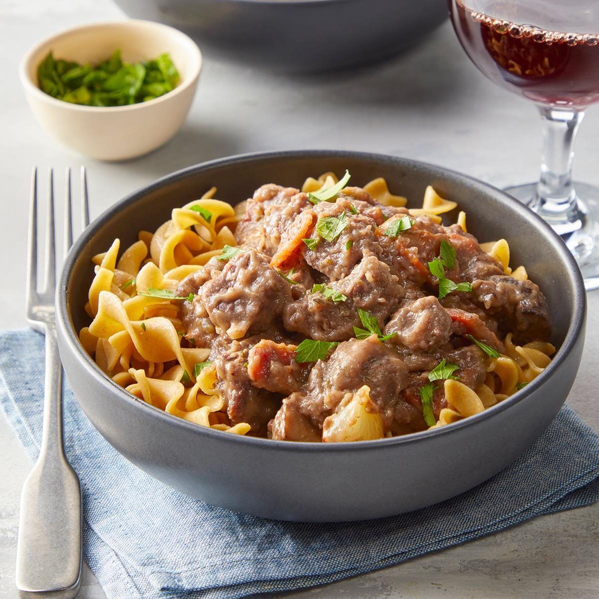 Slow Cooker Beef Bourguignon Exps Tohx26 133394 Dr 05 13 07b