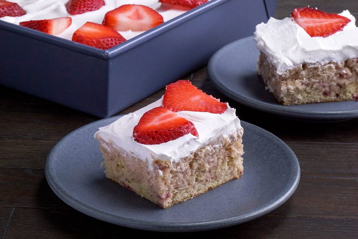 Strawberrytreslechescake Tohvp25 278770 Mf 04 15 2