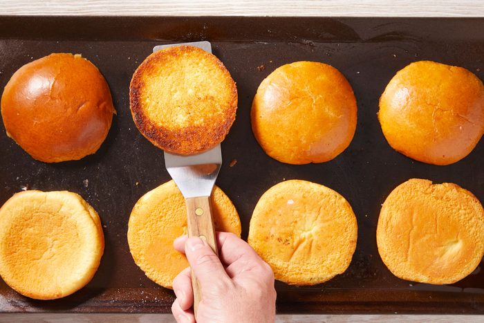 Add remaining 1 tablespoon of butter to the pan; add bun. Toast until golden brown.