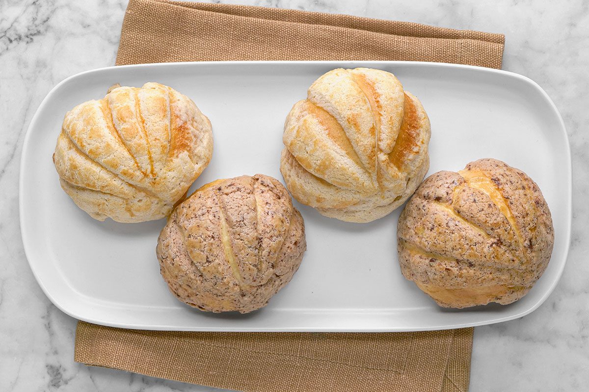 Conchas in a tray, ready to serve