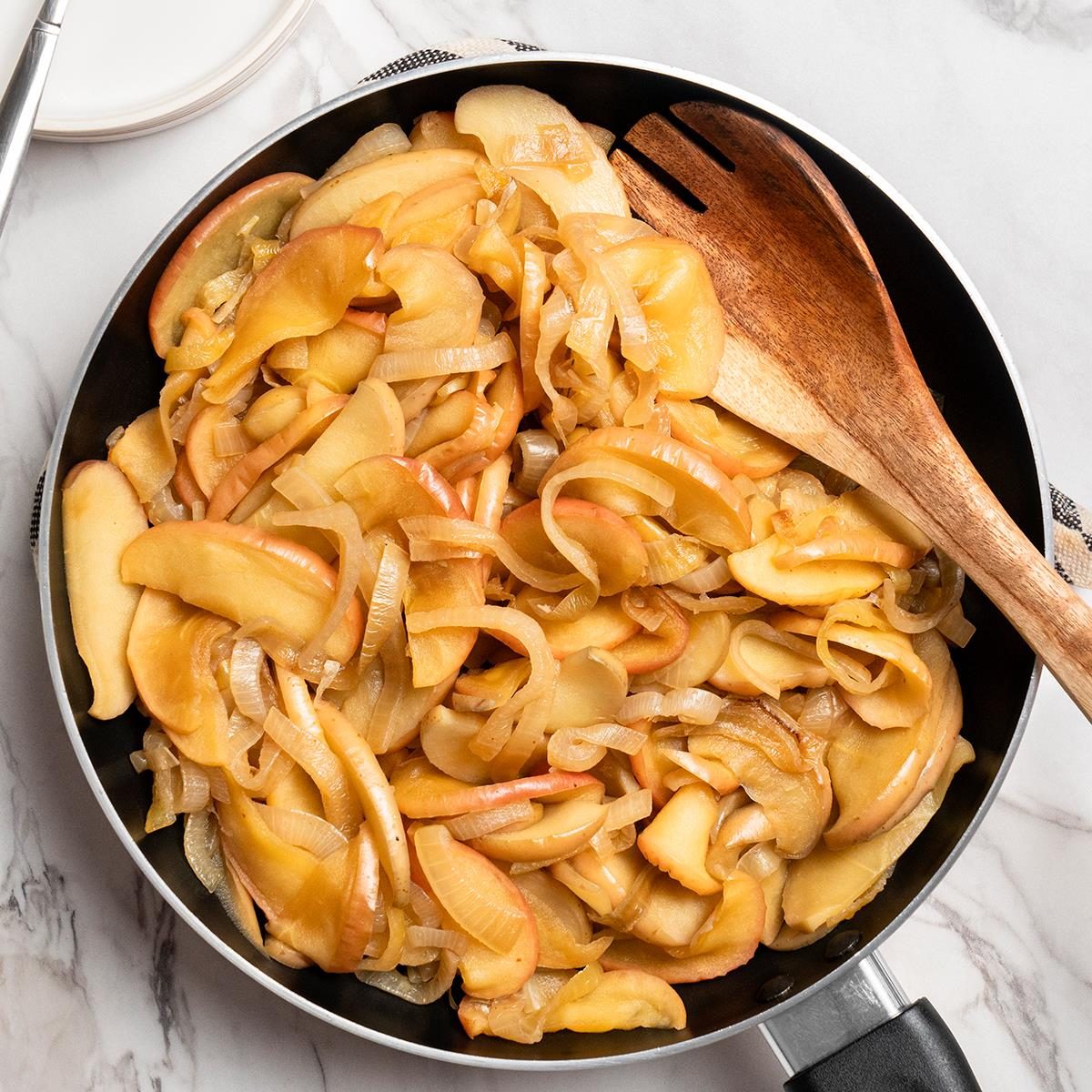 Fried Onions And Apples Exps Tohd25 6457 Shaileshkumar 07