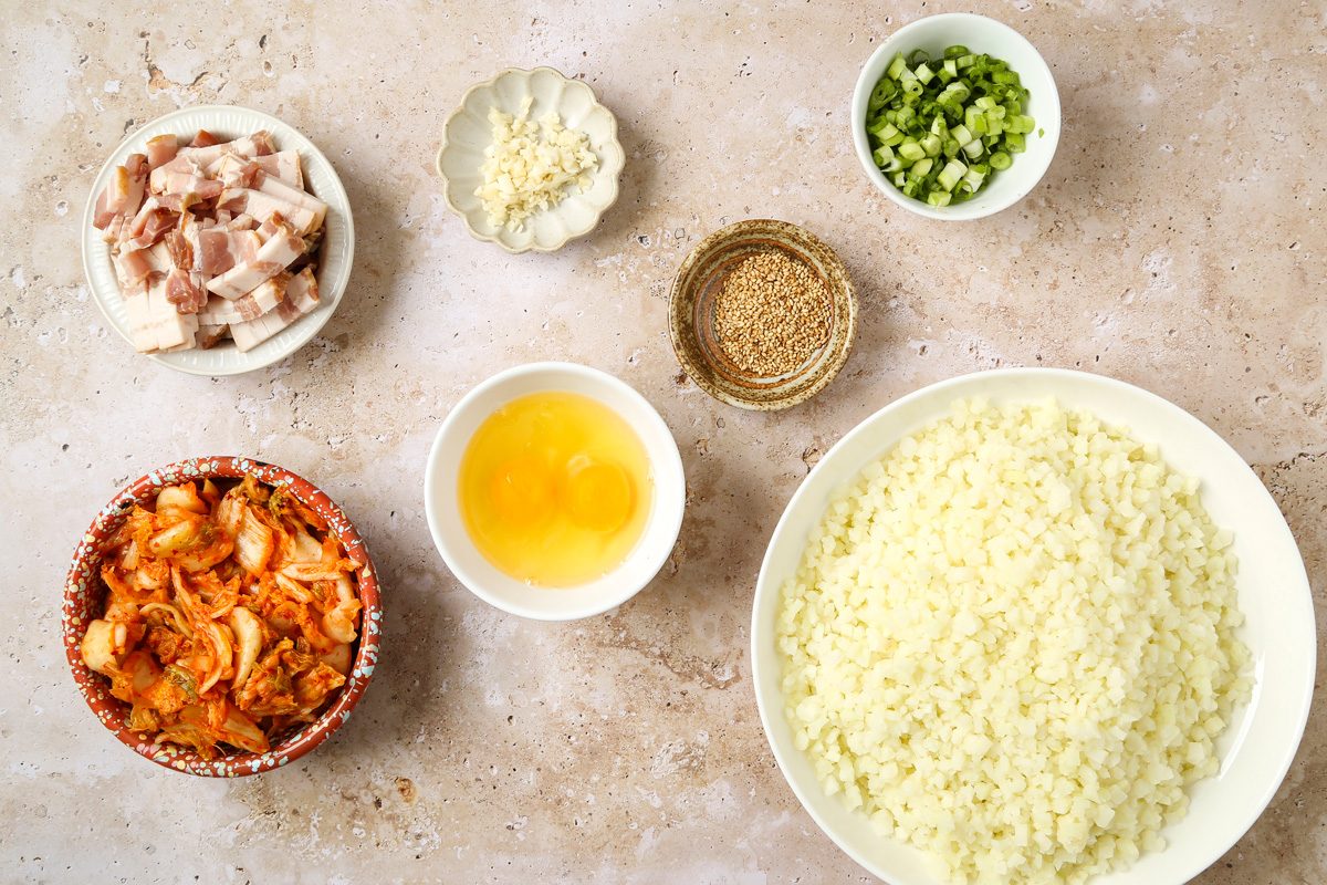 Bacon Green onion Garlic Kimchi Frozen riced cauliflower Eggs Kimchi juice Sesame oil and sesame seeds 