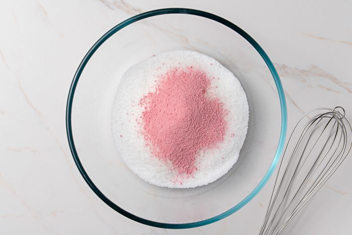 sugar and gelatine powder in a bowl