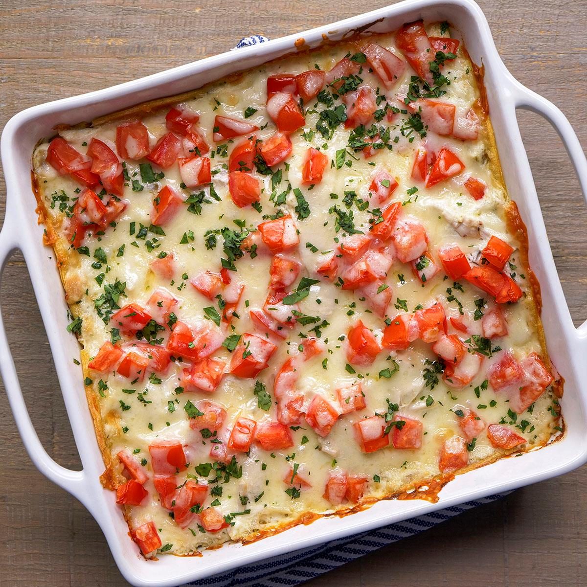 Salsa Verde Chicken Casserole Exps Tohvp25 164054 Mf 08 12 1