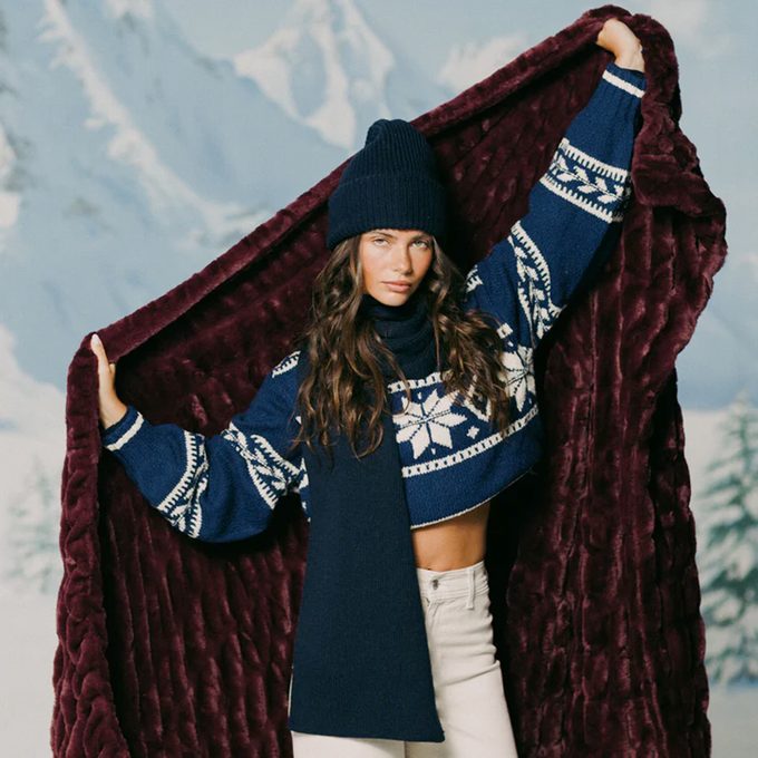 Lola Blankets Burgundy Blanket