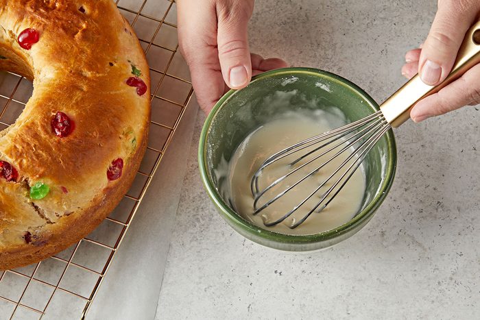 In a medium-sized bowl, whisking together the confectioners' sugar, vanilla extract.